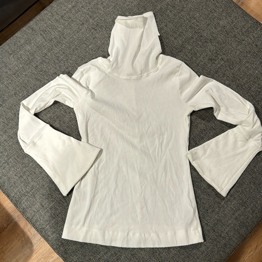 Free people ribbed turtleneck. White size M